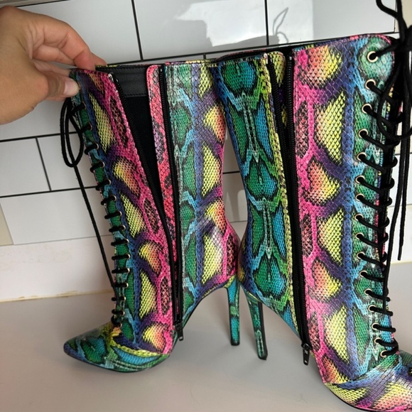 Reel It In Rainbow Snake Print Stiletto Calf Booties Women Size 6.5 - Picture 5 of 7